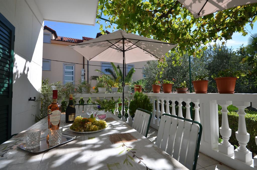 Apartments Branko Vodice Kültér fotó